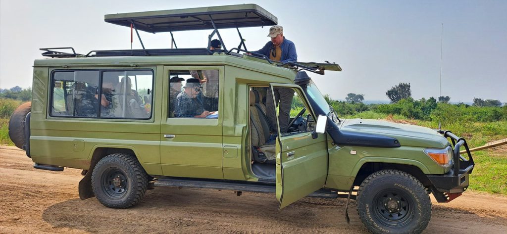 safari-land-cruiser-extended-pop-up-roof-africa